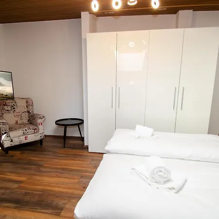 Penthouse Eightyone Incl Summer Card By In One דירה *