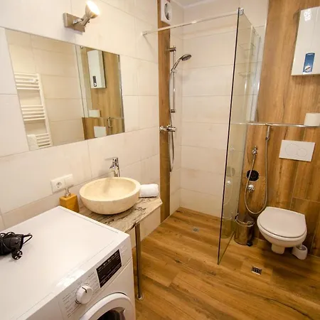 Penthouse Eightyone Incl Summer Card By In One דירה *