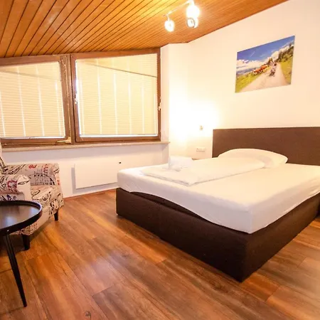 Penthouse Eightyone Incl Summer Card By In One קפרון