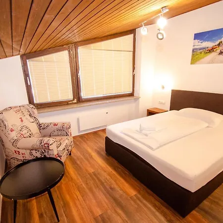 Penthouse Eightyone Incl Summer Card By In One דירה *