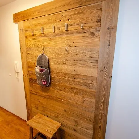 Penthouse Eightyone Incl Summer Card By In One דירה *